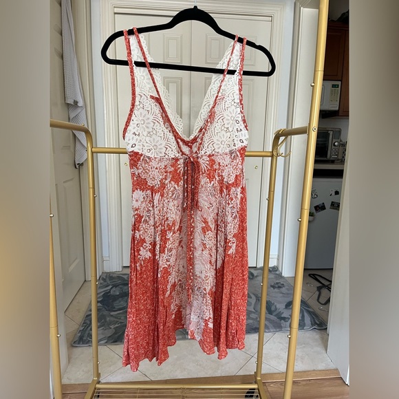 Like new- Free People sundress. Lace detailing with tie back. - Picture 2 of 3